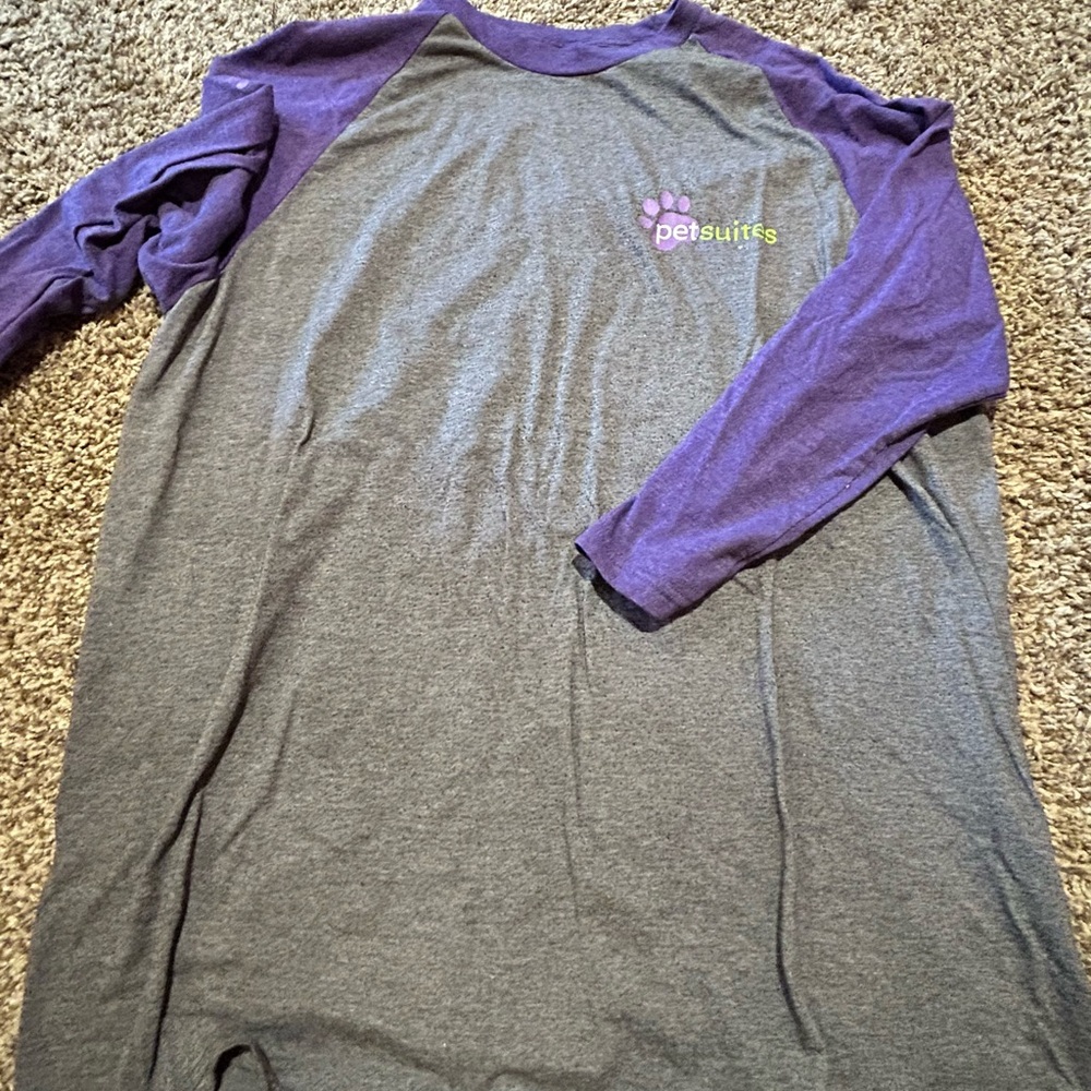 Petsuites Gray & Purple Raglan Tee